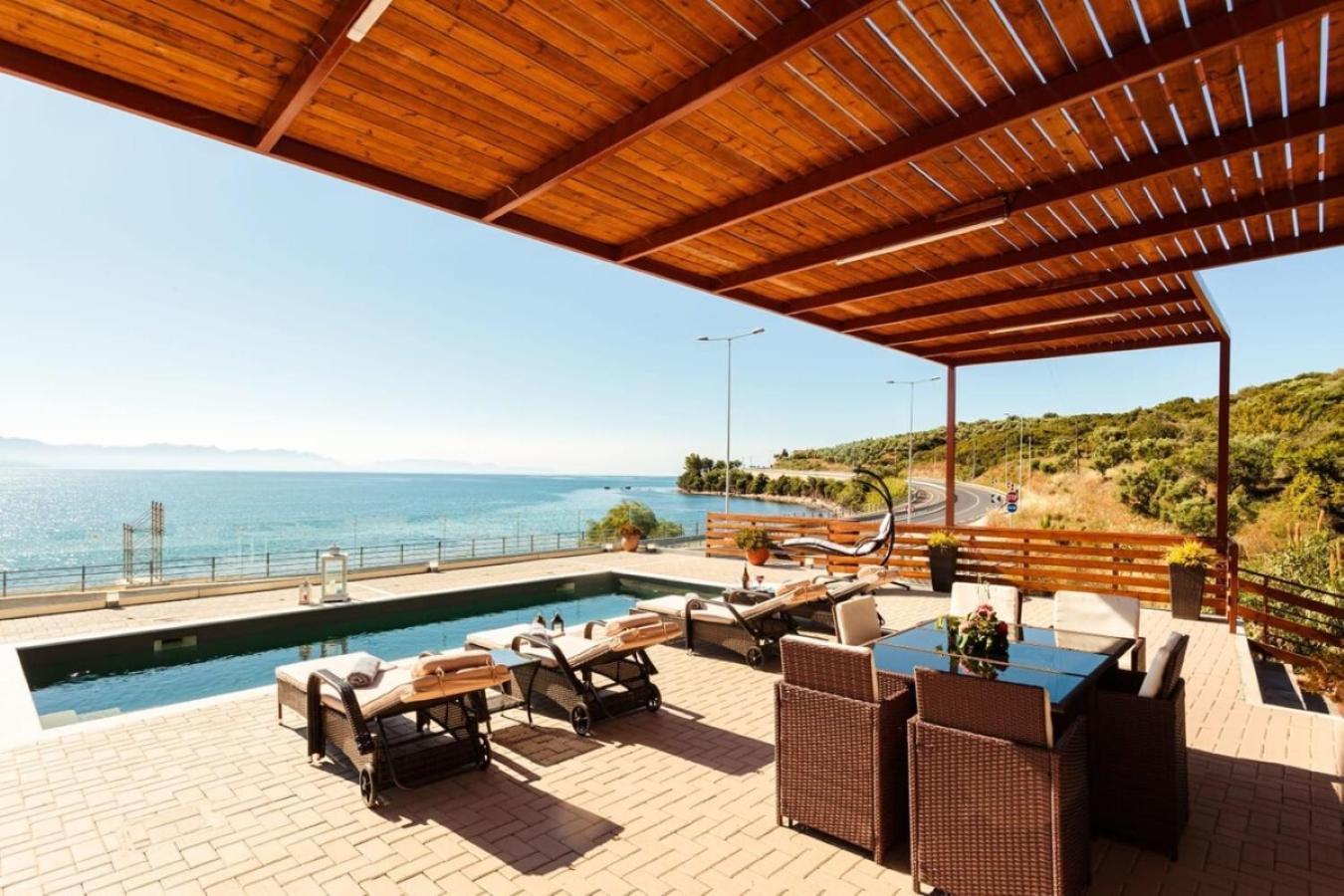 Seaside Summer Bliss - Aurora Luxury Pool Paradise Petalídi Kültér fotó