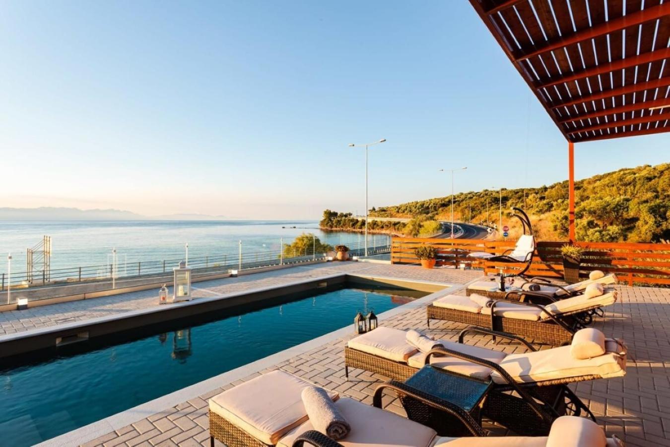 Seaside Summer Bliss - Aurora Luxury Pool Paradise Petalídi Kültér fotó