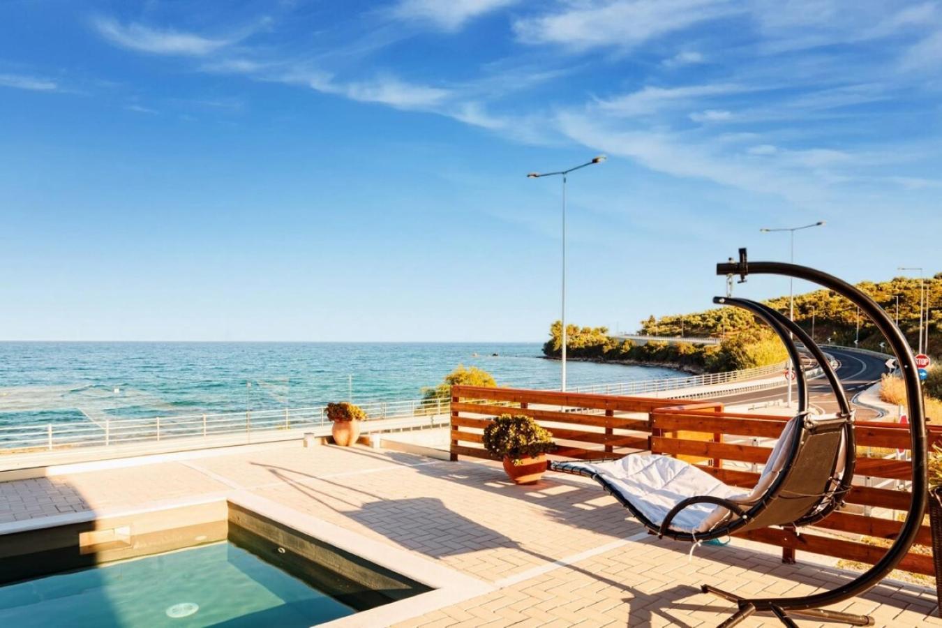 Seaside Summer Bliss - Aurora Luxury Pool Paradise Petalídi Kültér fotó