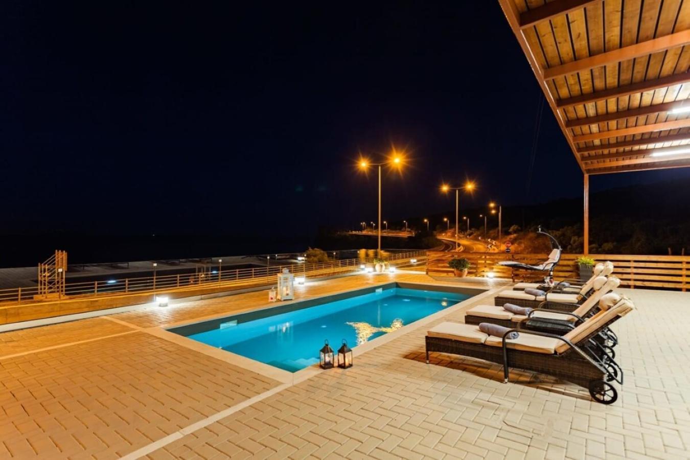 Seaside Summer Bliss - Aurora Luxury Pool Paradise Petalídi Kültér fotó