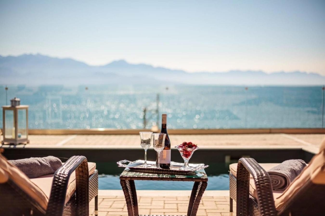 Seaside Summer Bliss - Aurora Luxury Pool Paradise Petalídi Kültér fotó